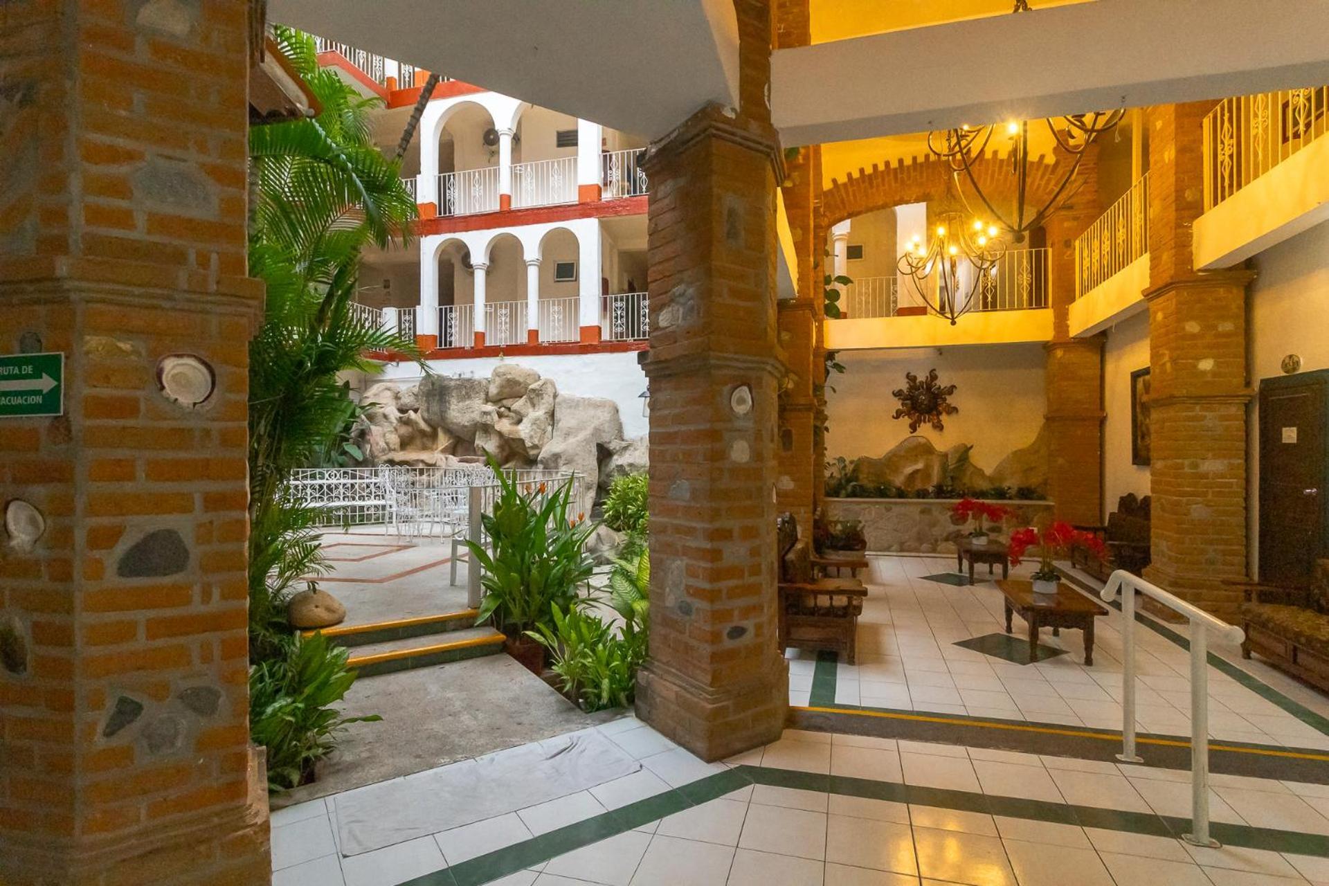 Hotel Encino Malecon Centro Пуэрто-Вальярта Экстерьер фото