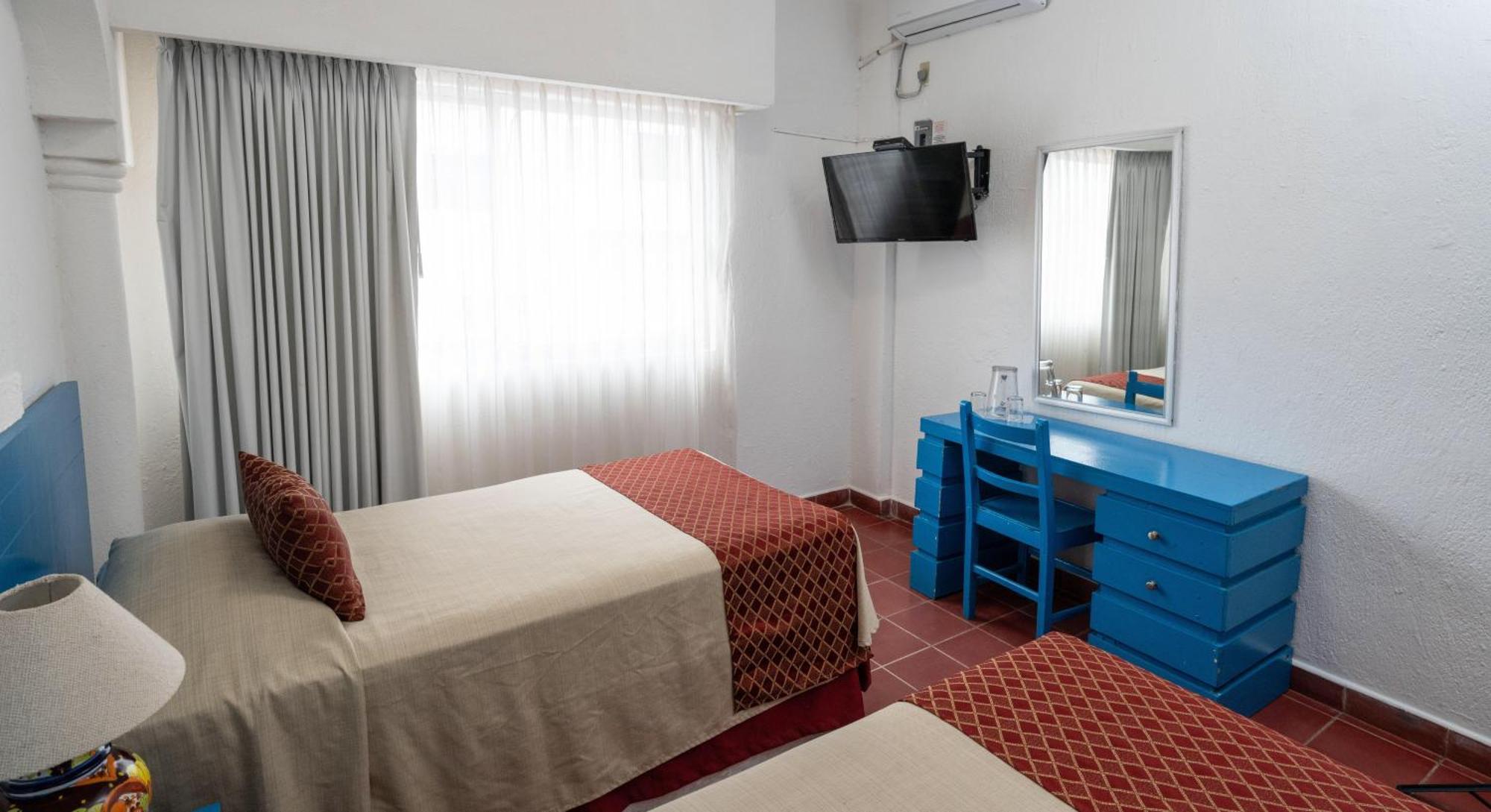 Hotel Encino Malecon Centro Пуэрто-Вальярта Номер фото